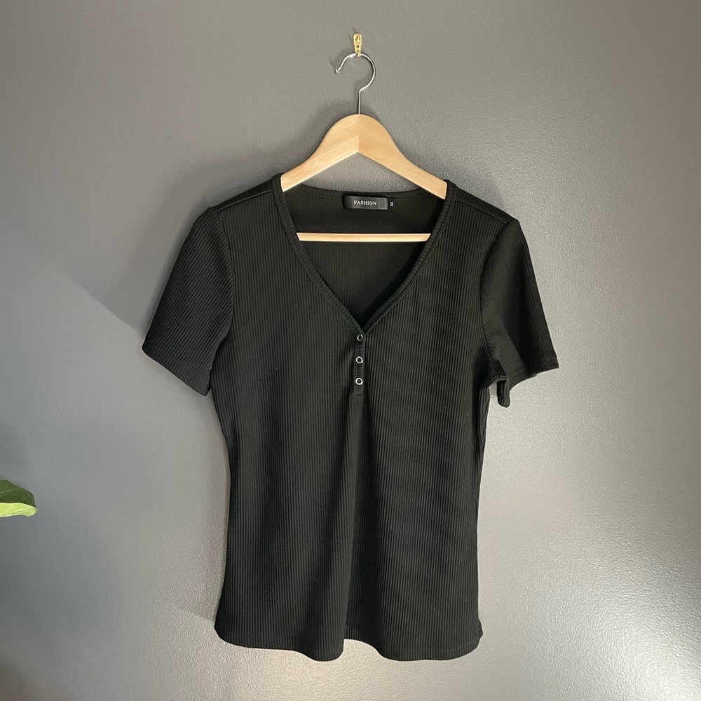 Black Ribbed V Neck Tee Shirt Size M